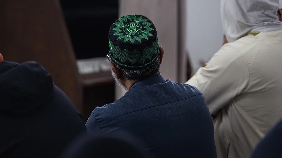 Muslims gather for prayer at a South Auckland mosque. (RNZ/Cole Eastham-Farrelly)