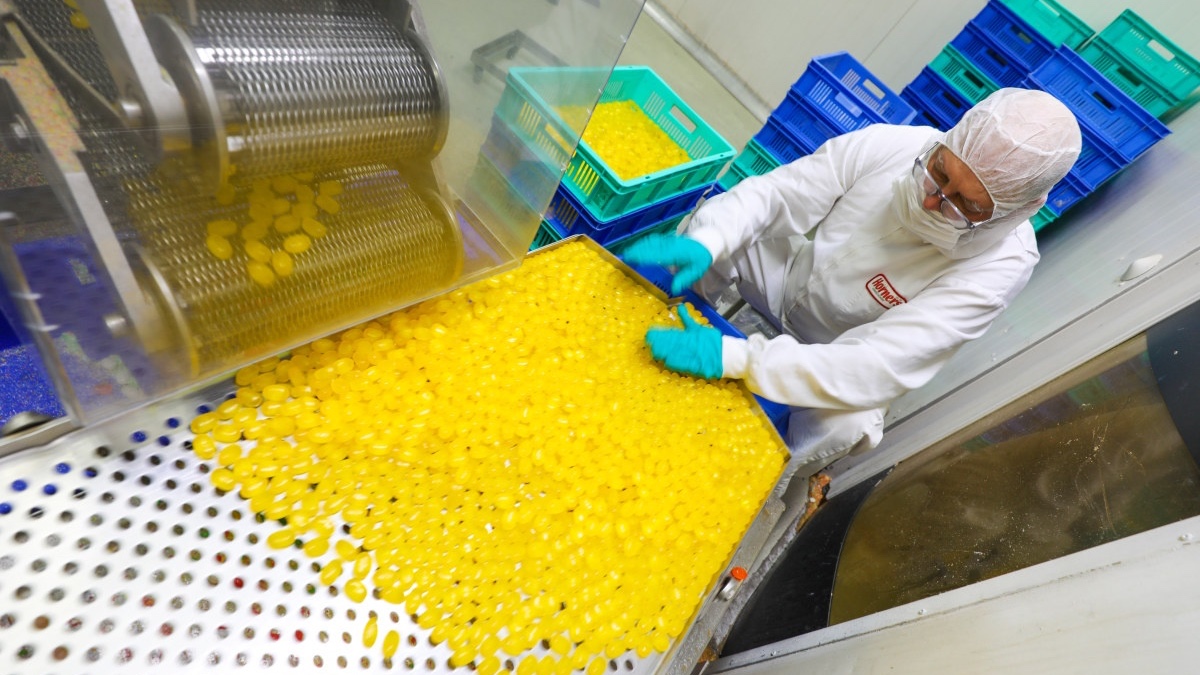 The production line at Horners Confectionary factory today is mostly automated. (RNZ/Marika Khabazi)
